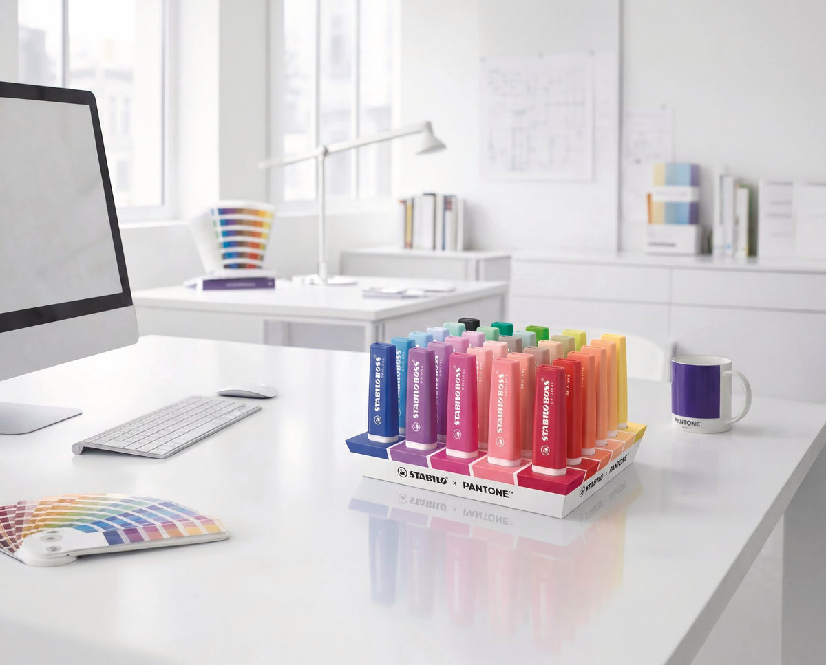 STABILO x PANTONE sulla scrivania